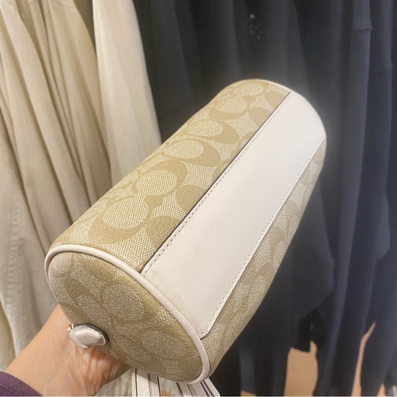 Last 1 ‼️Coach CK689 Lacey Crossbody In Signature Canvas Light Khaki Chalk - Picture 7 of 7